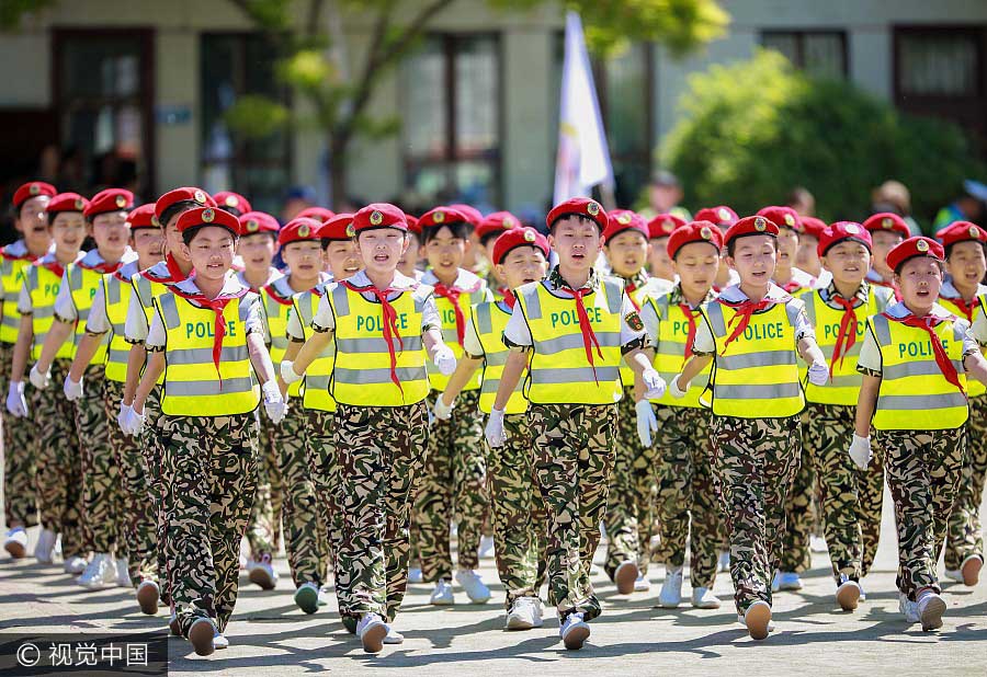 Mais de 1.000 estudantes participam de competi??o de exercício gestual no norte da China