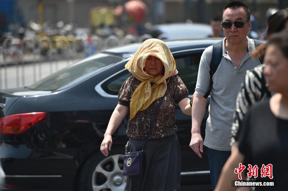 Termómetros sobem acima dos 35aC em Beijing