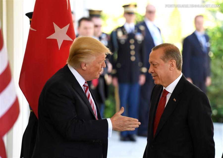 Destaque: Trump e Erdogan prometem reparar relacionamento entre EUA e Turquia em meio a diferen?as existentes