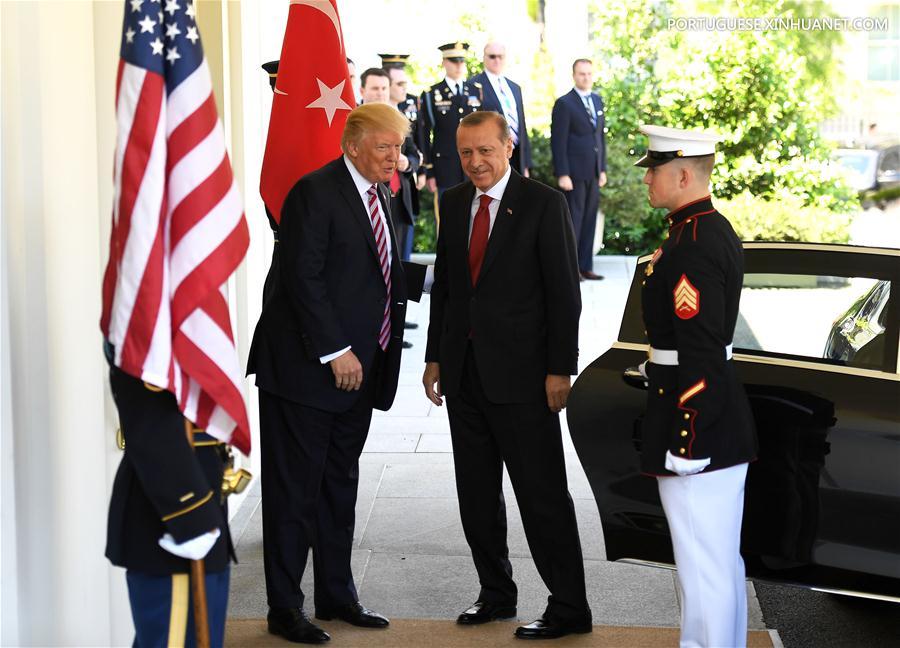 Destaque: Trump e Erdogan prometem reparar relacionamento entre EUA e Turquia em meio a diferen?as existentes