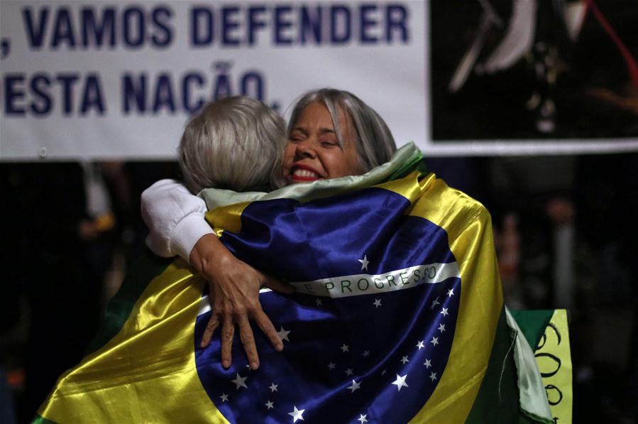 Protestos em S?o Paulo contra nova lei de imigra??o aprovada pelo Senado