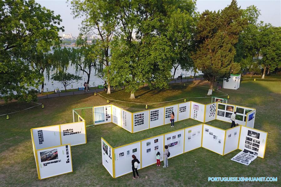 Exposi??o fotográfica em Hangzhou no leste da China