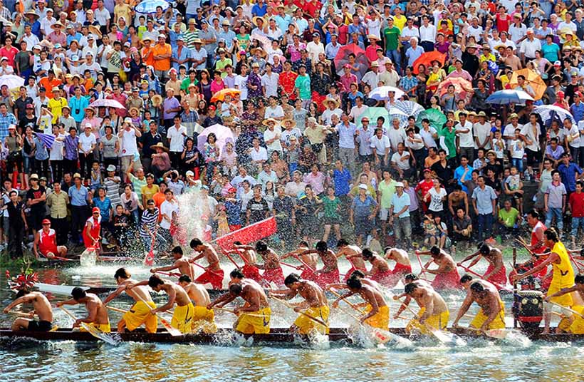 Celebra??es do Festival do Barco-Drag?o na China registradas em cole??o fotográfica