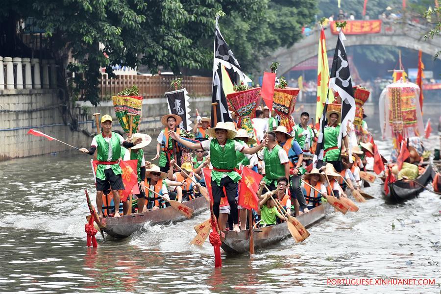 Corridas de barco saúdam chegada do Festival do Barco-Drag?o em Guangzhou