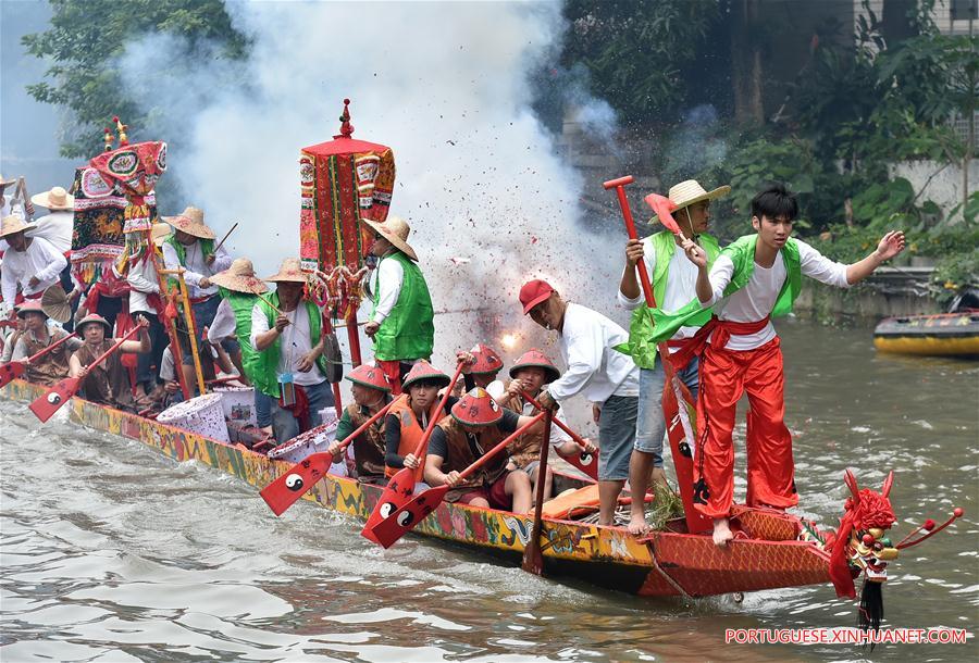 Corridas de barco saúdam chegada do Festival do Barco-Drag?o em Guangzhou