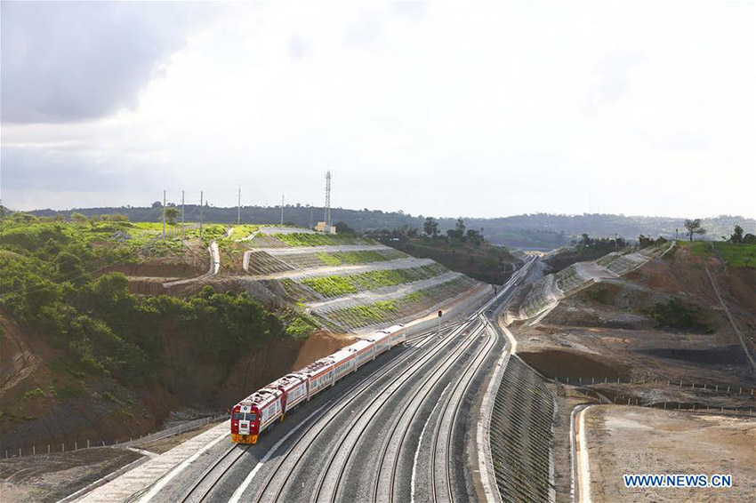 Ferrovia construída pela China promove moderniza??o do Quênia