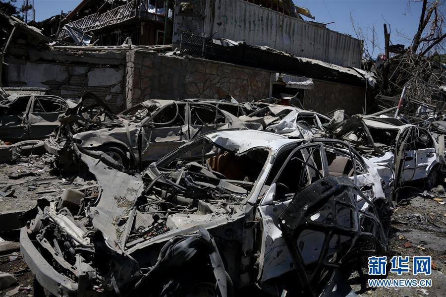 Explos?o de carro-bomba deixa pelo menos 80 mortos e 350 feridos