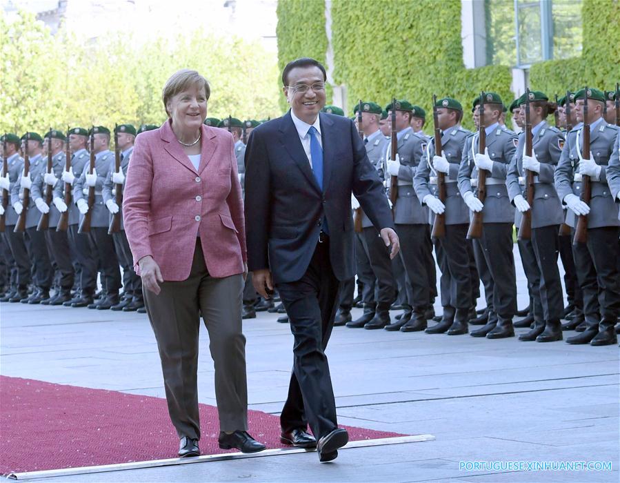 Premiê chinês pede esfor?os conjuntos com Alemanha para promover liberaliza??o comercial e rela??es bilaterais