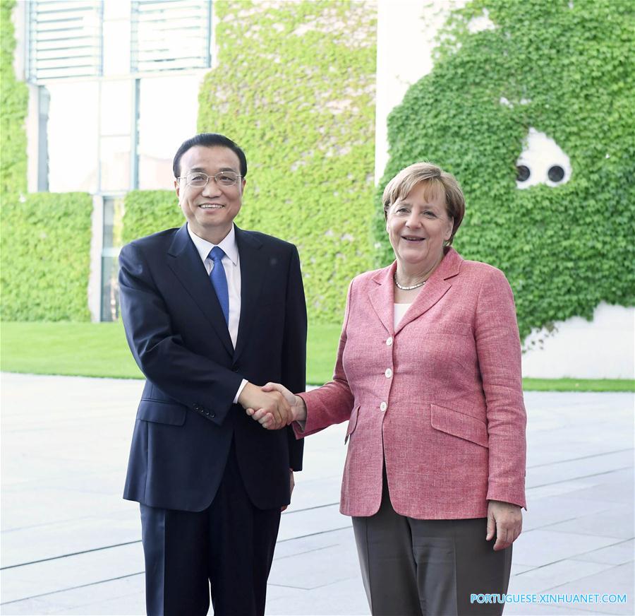 Premiê chinês pede esfor?os conjuntos com Alemanha para promover liberaliza??o comercial e rela??es bilaterais