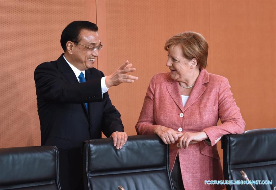 Premiê chinês pede esfor?os conjuntos com Alemanha para promover liberaliza??o comercial e rela??es bilaterais