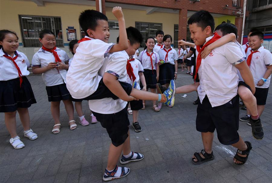 Celebra??es do Dia das Crian?as ao redor da China