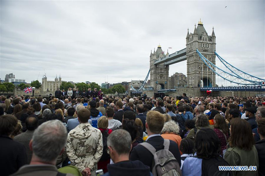 Londres realiza luto pelas vítimas do ataque na Ponte de Londres