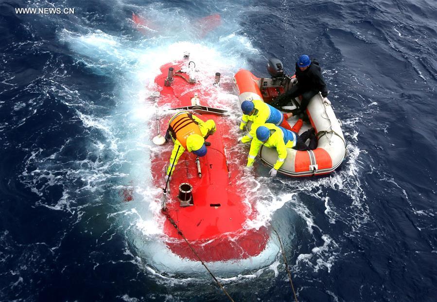 Submarino chinês Jiaolong completa 2o mergulho na Fossa de Yap