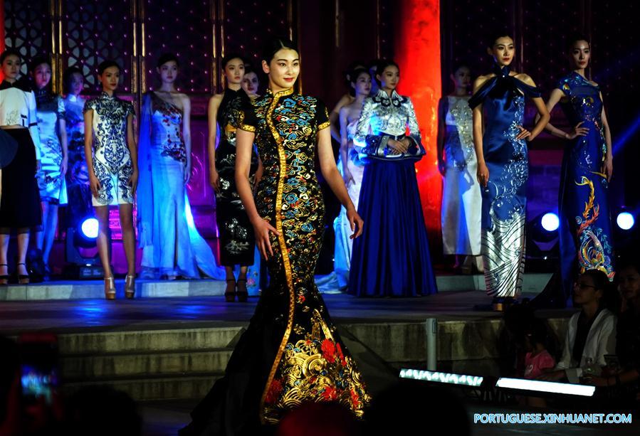 Cria??es do bordado de Suzhou s?o apresentadas em Beijing