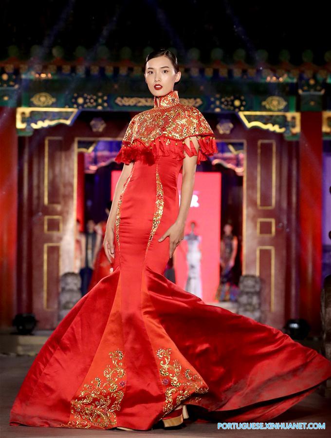 Cria??es do bordado de Suzhou s?o apresentadas em Beijing