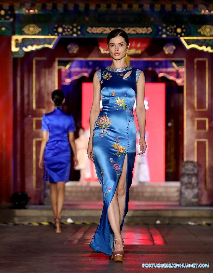 Cria??es do bordado de Suzhou s?o apresentadas em Beijing