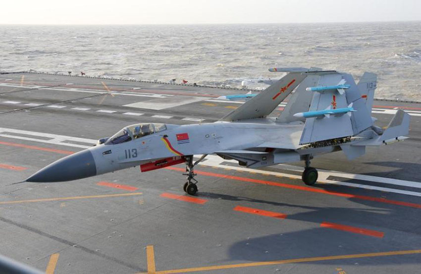 Primeiro porta-avi?es da China realiza treinamento com ca?as J-15