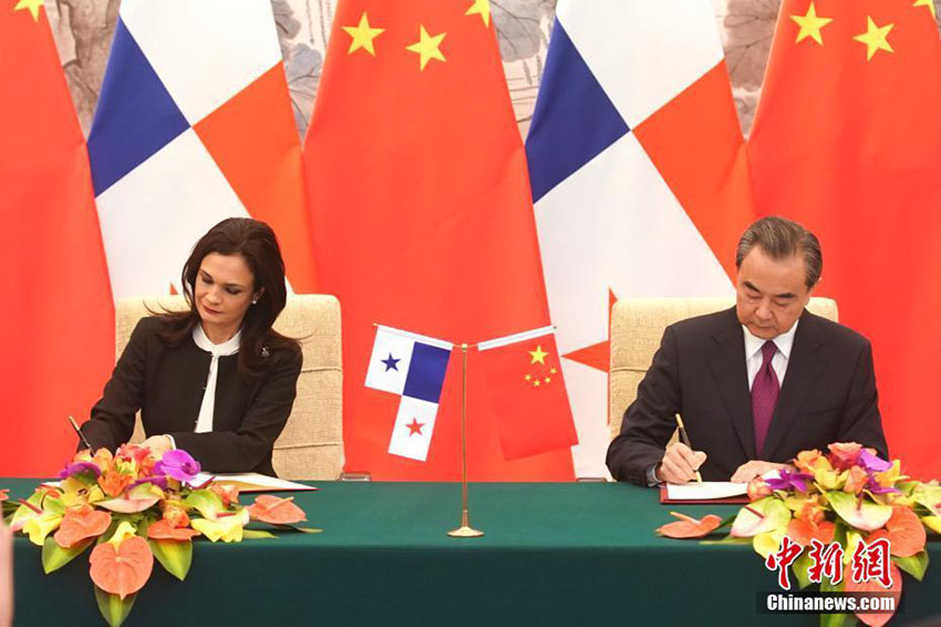 República Popular da China estabelece rela??es diplomáticas com a República do Panamá