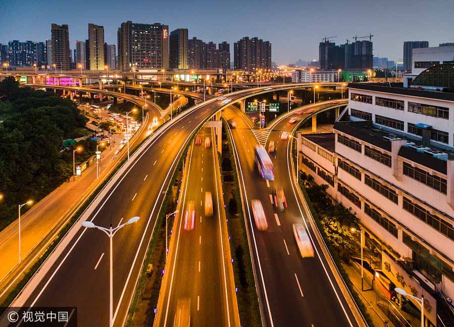 Panorama aéreo do viaduto Saihongqiao em Nanjing