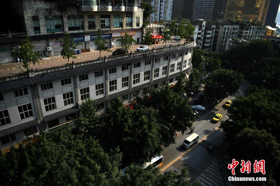 Insólito: Rua construída sobre edifício em Chongqing se torna viral nas redes sociais