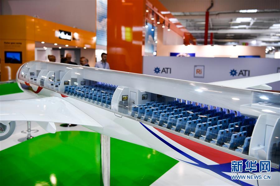 China exibe pela primeira vez disposi??o da cabine da aeronave de passageiros C929 no Show Aéreo de Paris