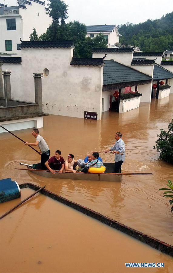Várias regi?es da China sofrem com inunda??es após chuvas torrenciais