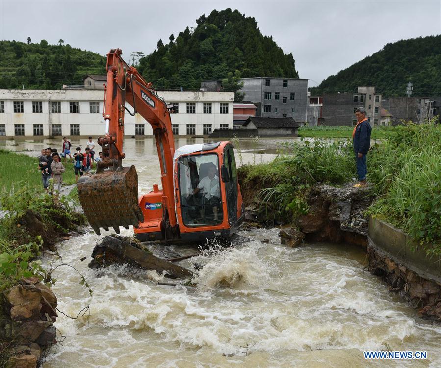 Várias regi?es da China sofrem com inunda??es após chuvas torrenciais