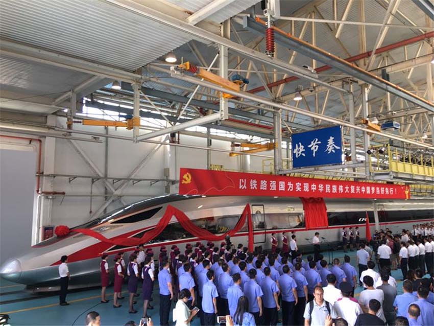 China: Novos trens-bala entram em circula??o entre Beijing e Shanghai