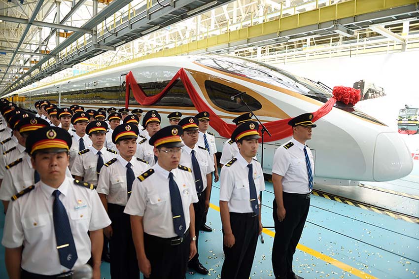 China: Novos trens-bala entram em circula??o entre Beijing e Shanghai