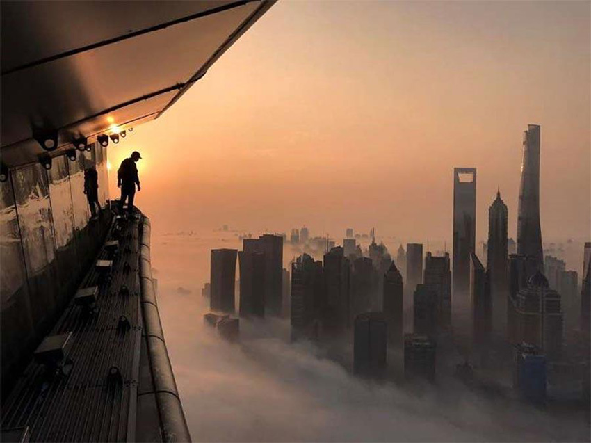 Galeria: Fotógrafa chinesa captura dinamica surrealista de Shanghai