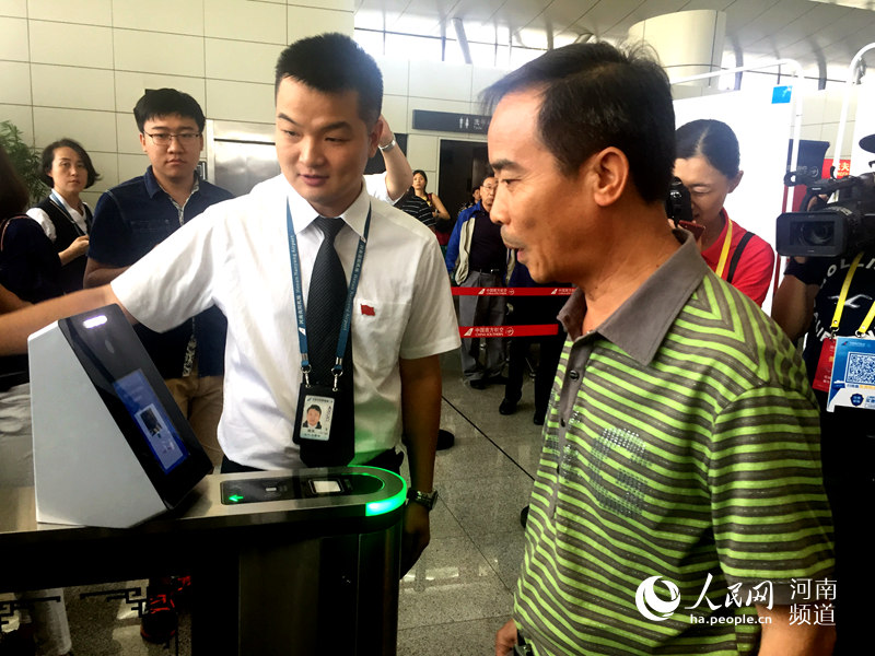 Reconhecimento facial: o adeus aos velhos cart?es de embarque em aeroporto chinês