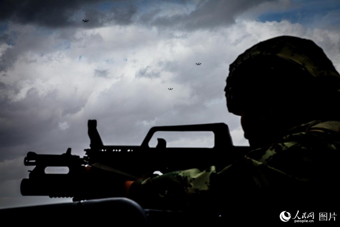 China e Quirguist?o realizam exercício militar antiterrorista conjunto