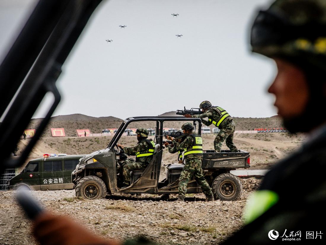 China e Quirguist?o realizam exercício militar antiterrorista conjunto