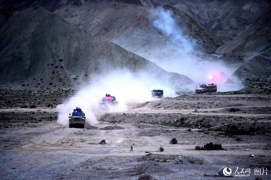 China e Quirguist?o realizam exercício militar antiterrorista conjunto
