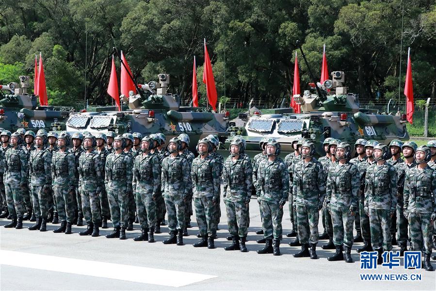 Presidente Xi inspeciona guarni??o do ELP em Hong Kong