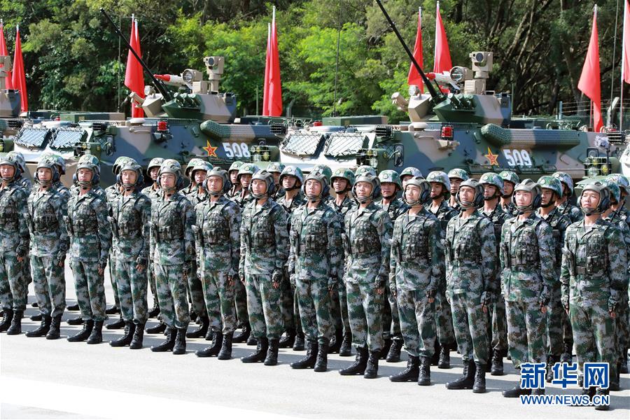 Presidente Xi inspeciona guarni??o do ELP em Hong Kong