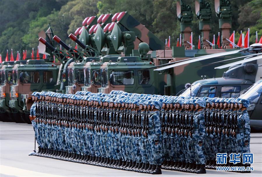 Presidente Xi inspeciona guarni??o do ELP em Hong Kong
