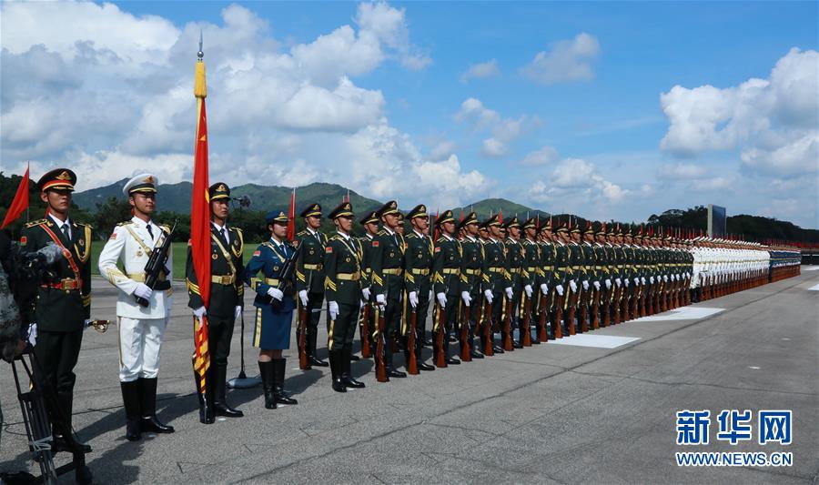 Presidente Xi inspeciona guarni??o do ELP em Hong Kong