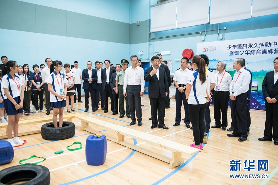 Xi convida jovens de Hong Kong a servir a cidade e o país