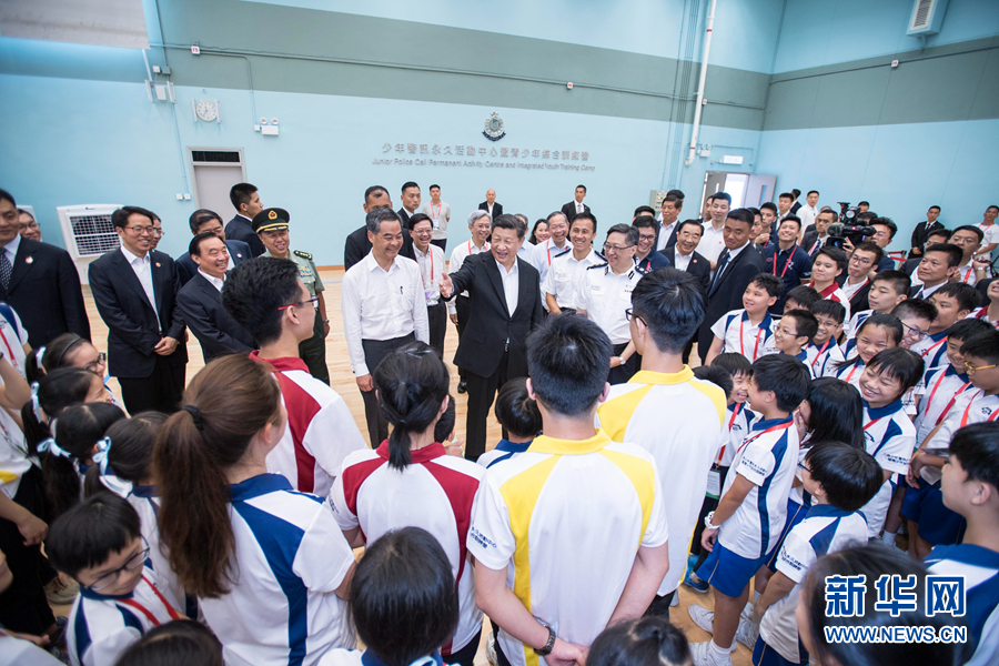 Xi convida jovens de Hong Kong a servir a cidade e o país