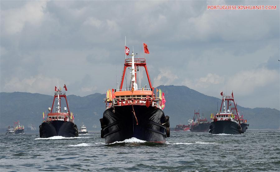 Desfile de barcos pesqueiros celebra 20o aniversário da RAEHK