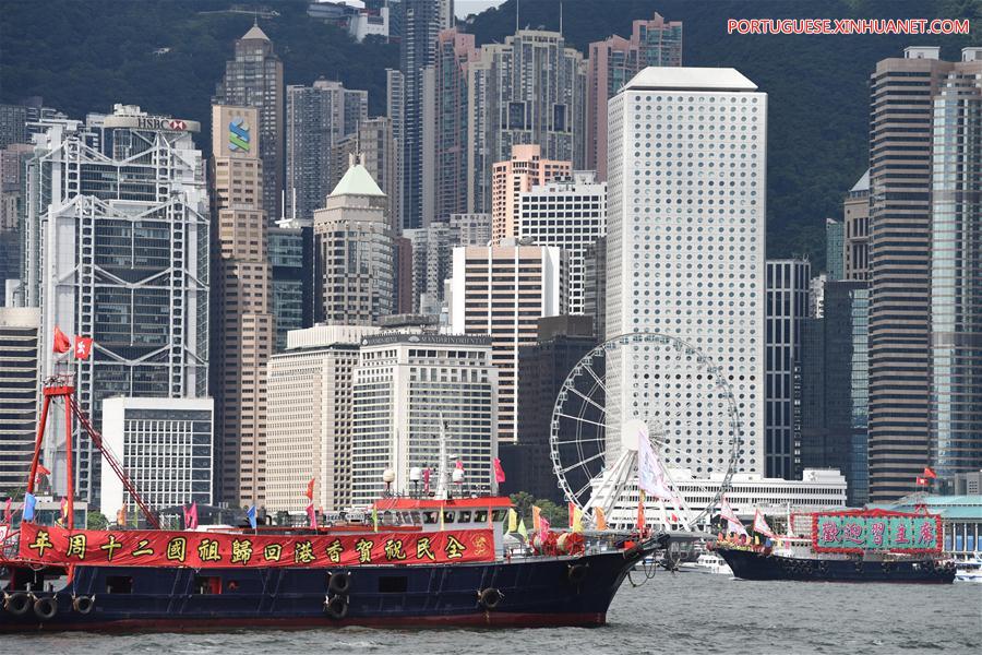 Desfile de barcos pesqueiros celebra 20o aniversário da RAEHK