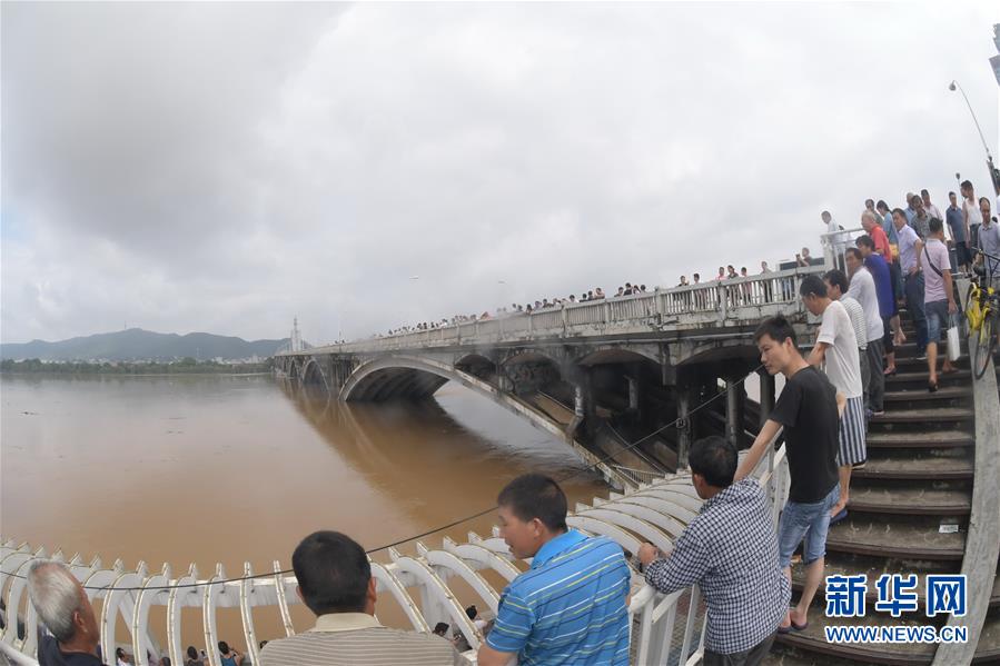 Sul da China emite alerta vermelho de inunda??o