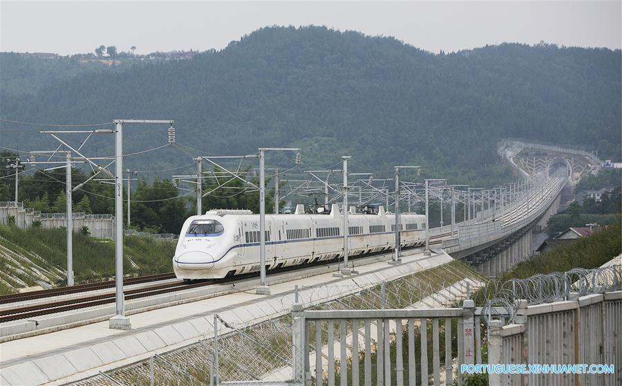 Ferrovia de passageiros Xi'an-Chengdu inicia testes conjuntos na se??o de Sichuan