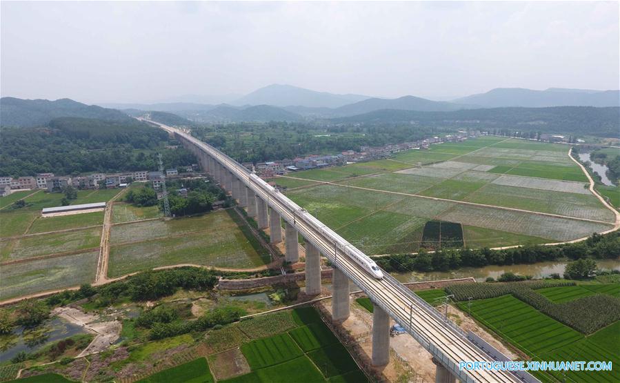 Ferrovia de passageiros Xi'an-Chengdu inicia testes conjuntos na se??o de Sichuan