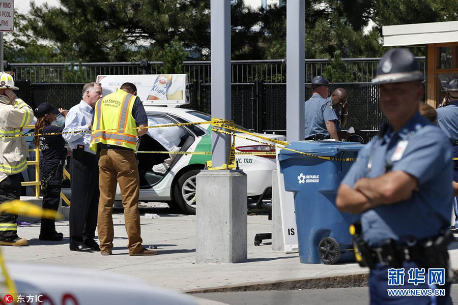 Carro atropela pedestres no leste de Boston e deixa feridos, diz polícia