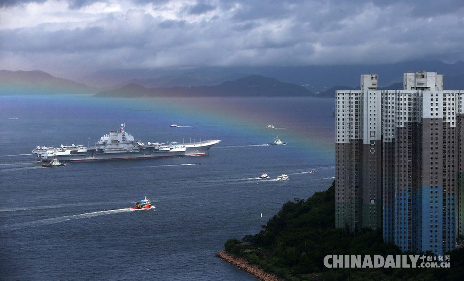 Primeiro porta-avi?es da China chega a Hong Kong