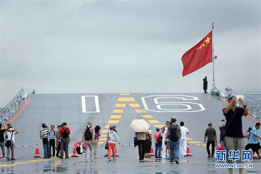Porta-avi?es Liaoning aberto ao público em Hong Kong
