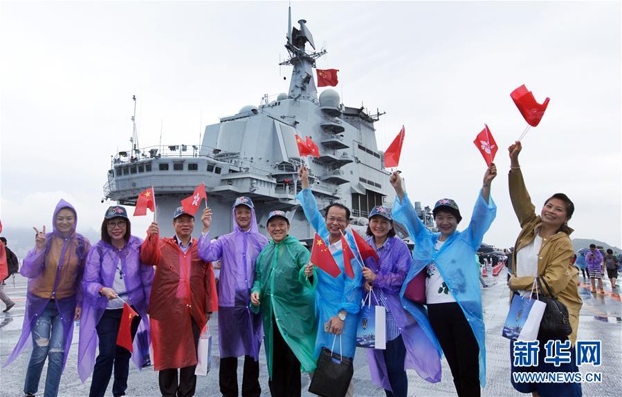Porta-avi?es Liaoning aberto ao público em Hong Kong