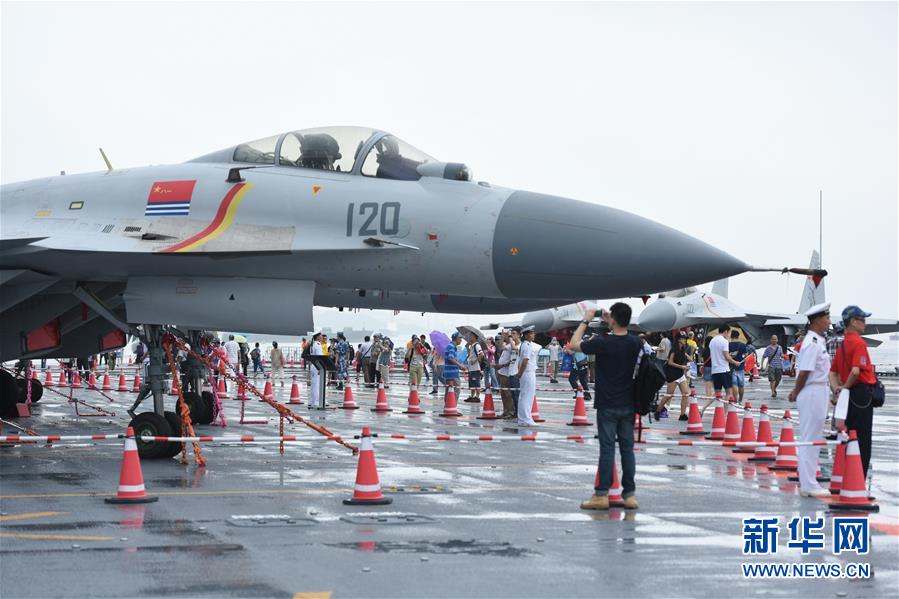 Porta-avi?es Liaoning aberto ao público em Hong Kong